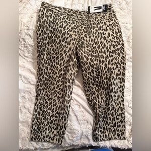 Larry Levine Animal Print Slim Leg Crop Pants